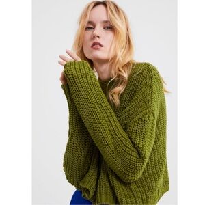 ZARA - DISTRESSED CROPPED KNIT SWEATER - SIZE SMALL